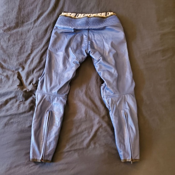 Authentic Dainese 2-Piece Vintage Leather Motorcycle Suit - Made in Italy - Picture 15 of 16